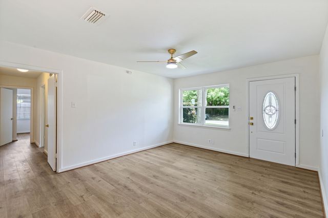 747 High School Drive, Seagoville, TX 75159