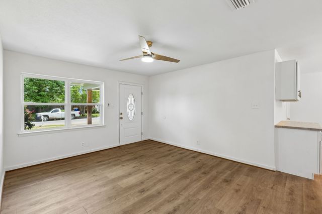 747 High School Drive, Seagoville, TX 75159