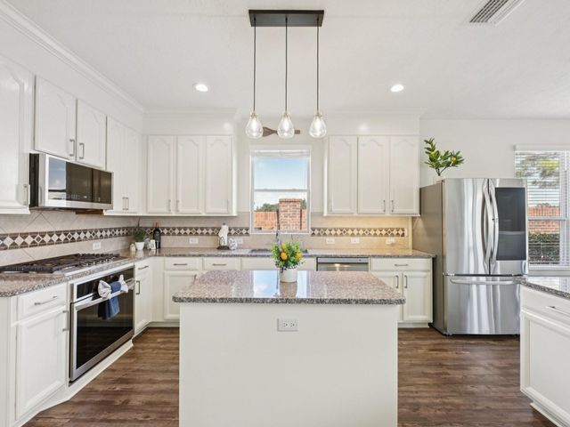 2102 Bayou Cove Lane, League City, TX 77573