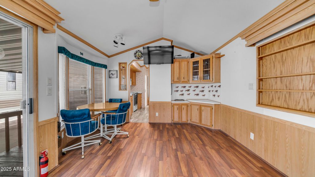 Image 12 of property listing at 932 NICKEL Drive 932, Apache Junction, AZ 85119