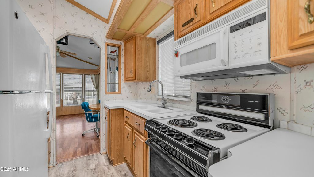 Image 15 of property listing at 932 NICKEL Drive 932, Apache Junction, AZ 85119