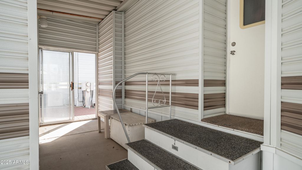 Image 21 of property listing at 932 NICKEL Drive 932, Apache Junction, AZ 85119