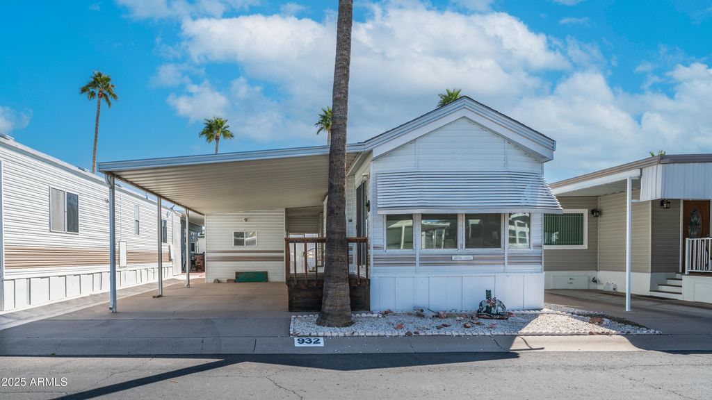 Image 3 of property listing at 932 NICKEL Drive 932, Apache Junction, AZ 85119