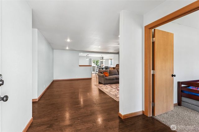 305 Nelsen Street NE, Orting, WA 98360