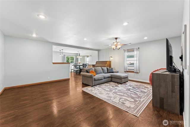 305 Nelsen Street NE, Orting, WA 98360