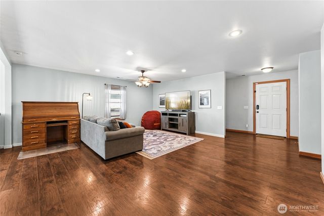 305 Nelsen Street NE, Orting, WA 98360