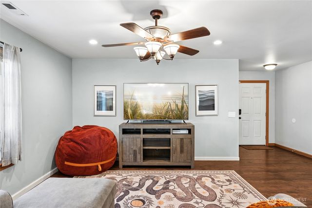 305 Nelsen Street NE, Orting, WA 98360