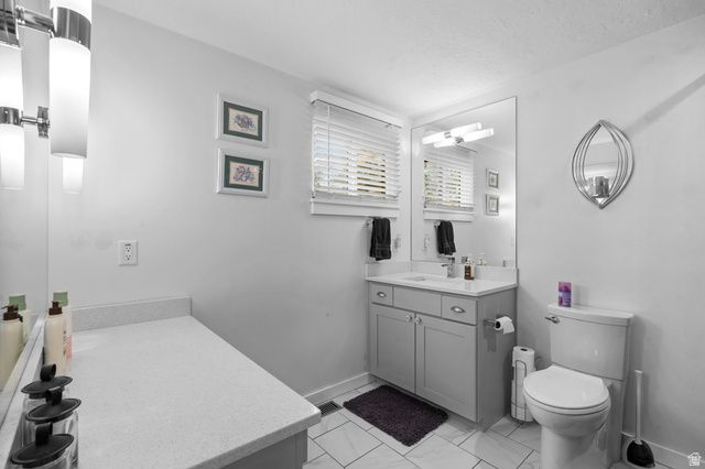 4650 S CHAPEL DR, Holladay, UT 84117