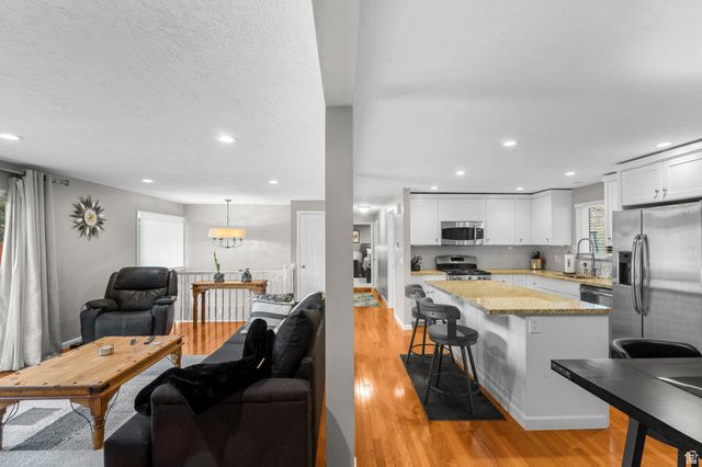 4650 S CHAPEL DR, Holladay, UT 84117