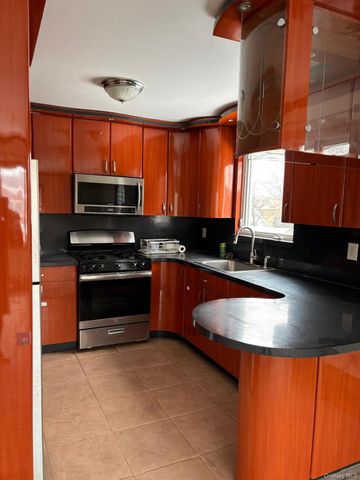 7520 167th Street, Fresh Meadows, NY 11366