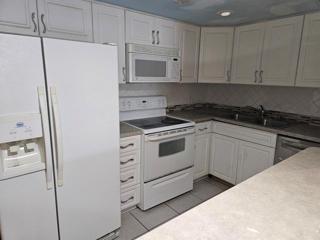 5570 NW 44th Street NW 107a, Lauderhill, FL 33319
