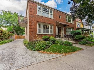 1038 Superior Street 1W, Oak Park, IL 60302