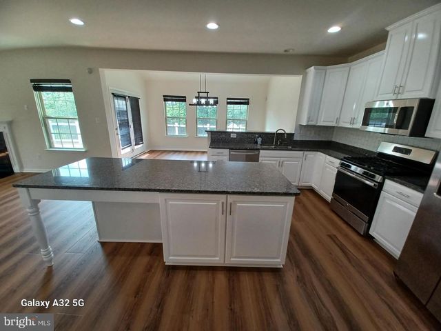 8209 HERALDRY DR, Severn, MD 21144