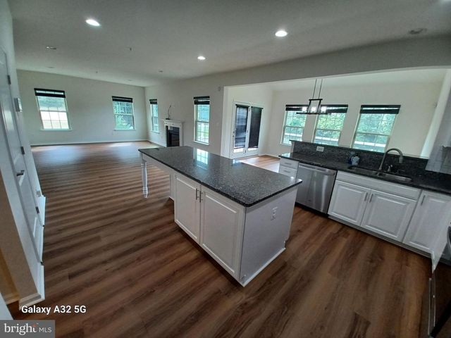 8209 HERALDRY DR, Severn, MD 21144