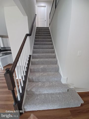 8209 HERALDRY DR, Severn, MD 21144