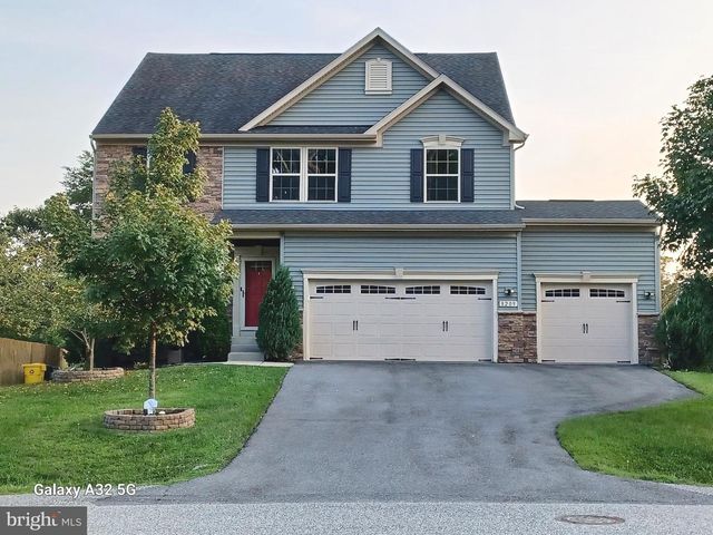 8209 HERALDRY DR, Severn, MD 21144