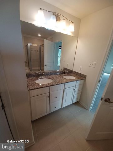8209 HERALDRY DR, Severn, MD 21144