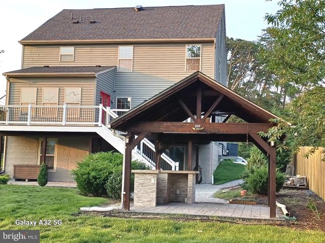 8209 HERALDRY DR, Severn, MD 21144