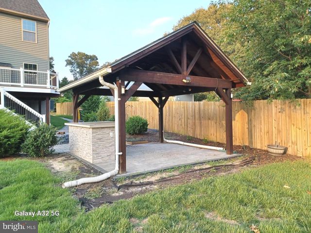 8209 HERALDRY DR, Severn, MD 21144