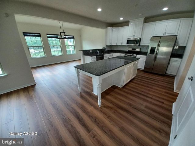 8209 HERALDRY DR, Severn, MD 21144