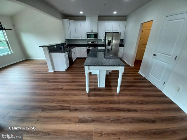 8209 HERALDRY DR, Severn, MD 21144