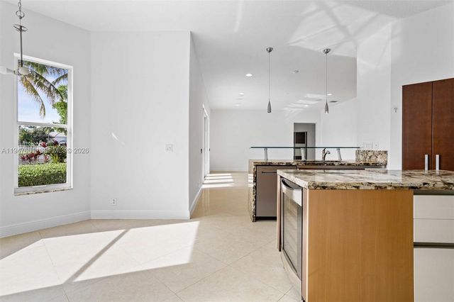 926 Marina Dr 926, Weston, FL 33327