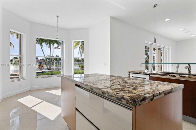 926 Marina Dr 926, Weston, FL 33327