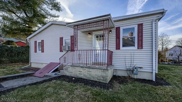 9 Scalza Ln, Lincoln Park Boro, NJ 07035