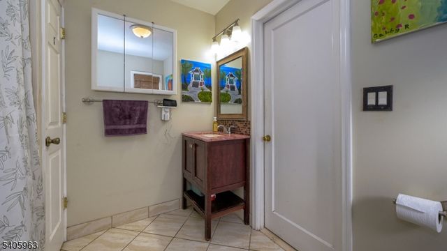 9 Scalza Ln, Lincoln Park Boro, NJ 07035