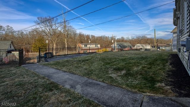 9 Scalza Ln, Lincoln Park Boro, NJ 07035