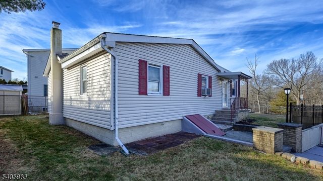 9 Scalza Ln, Lincoln Park Boro, NJ 07035