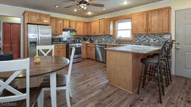 9 Scalza Ln, Lincoln Park Boro, NJ 07035