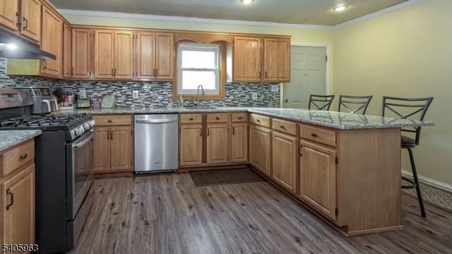 9 Scalza Ln, Lincoln Park Boro, NJ 07035