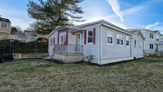 9 Scalza Ln, Lincoln Park Boro, NJ 07035