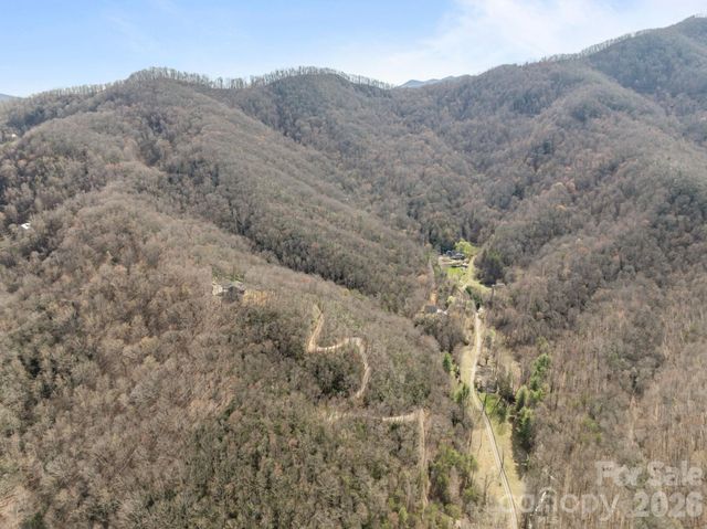 215 Ridgeway Road, Candler, NC 28715