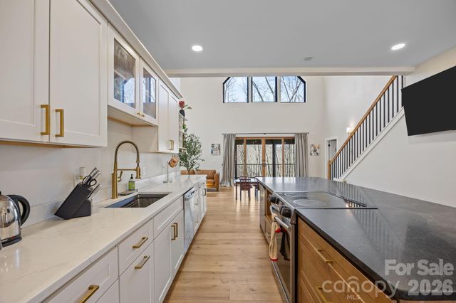 215 Ridgeway Road, Candler, NC 28715