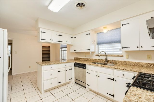 7721 Beluche Drive, Galveston, TX 77551