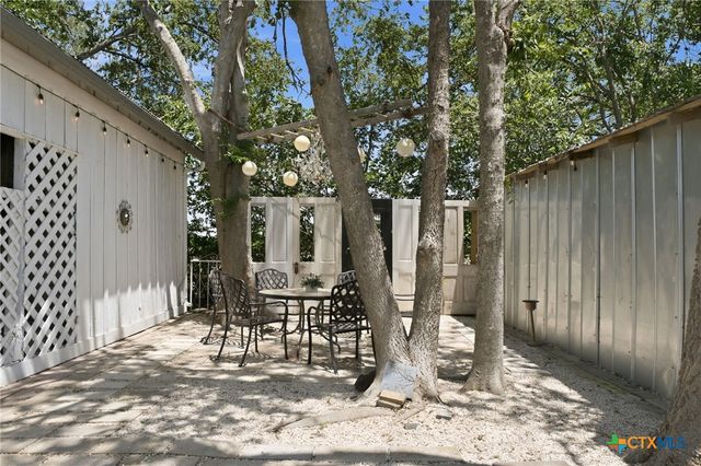 1500 Fleming Drive, Seguin, TX 78155