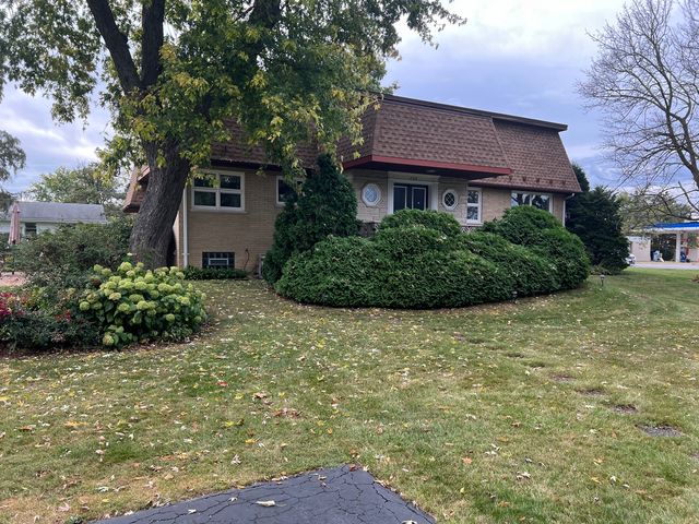 288 Middaugh Road, Clarendon Hills, IL 60514