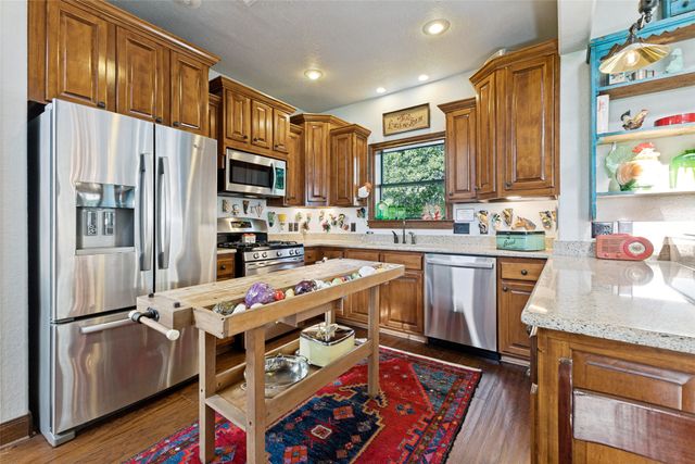 1955 County Road 2980, Windom, TX 75492