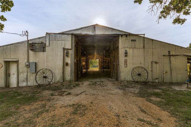 1955 County Road 2980, Windom, TX 75492