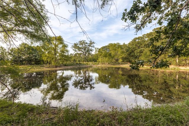 1955 County Road 2980, Windom, TX 75492