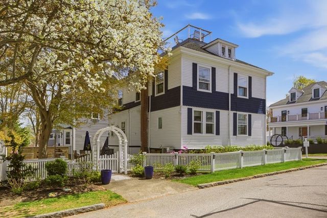 8 Champlin Street, Newport, RI 02840