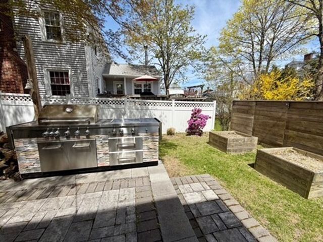8 Champlin Street, Newport, RI 02840