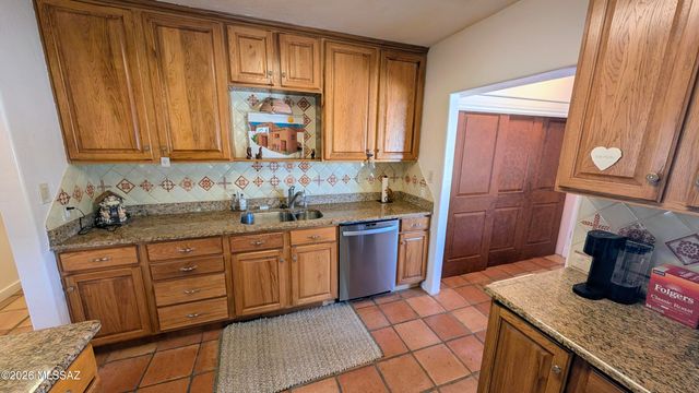 4001 E Rollins Road, Tucson, AZ 85739