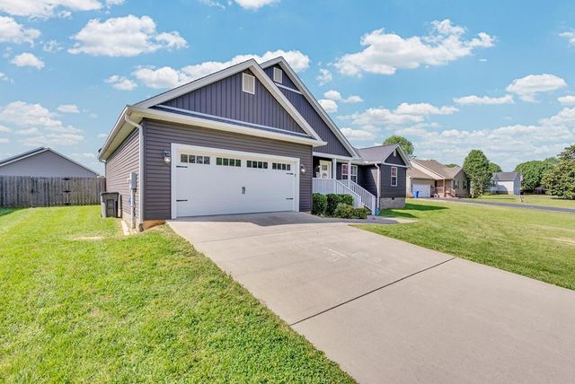 610 N McBroom Chapel Rd, Cookeville, TN 38501