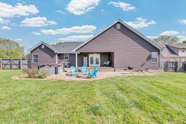 610 N McBroom Chapel Rd, Cookeville, TN 38501