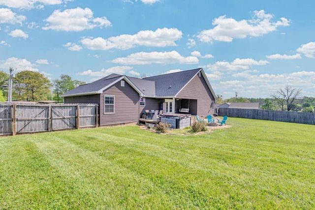 610 N McBroom Chapel Rd, Cookeville, TN 38501