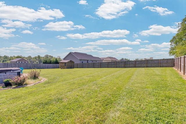 610 N McBroom Chapel Rd, Cookeville, TN 38501