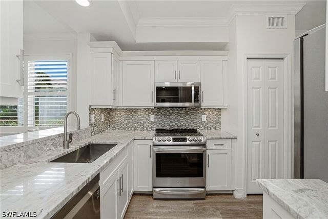 2310 Carrington CT 104, Naples, FL 34109